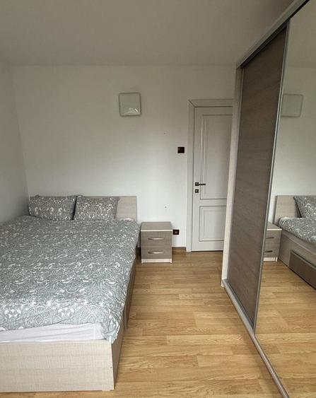 Apartament cu 3 camere decomandat, mobilat în Titan