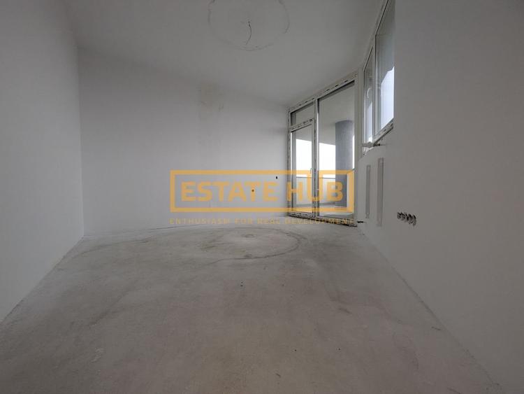 Apartament cu 3 camere semidecomandat în Între Lacuri