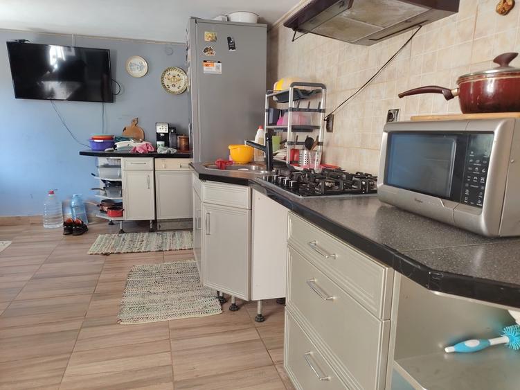 Casă individuală cu 3 camere cu Piscina în Ișalnița