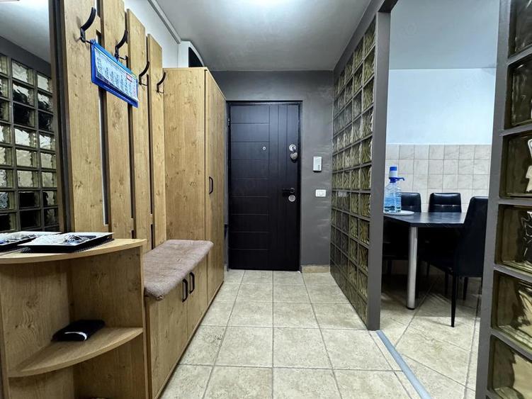 Apartament cu 4 camere decomandat, mobilat în Lipovei