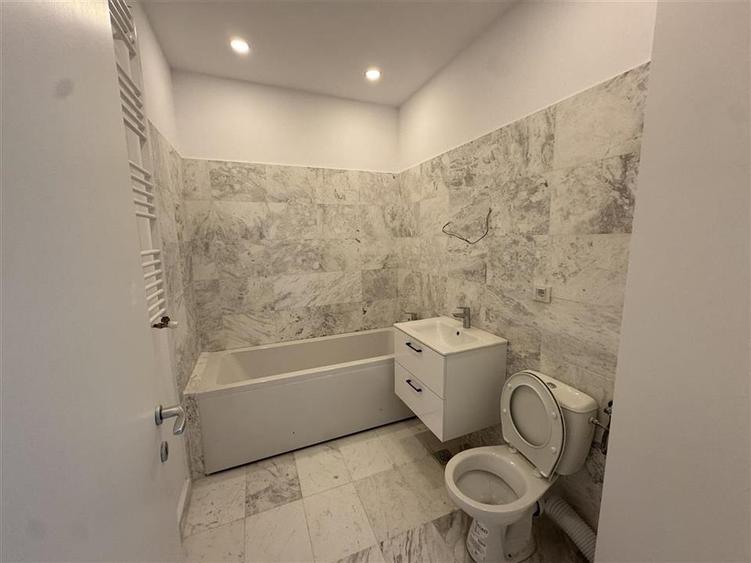 Apartament cu 2 camere decomandat în Drumul Taberei