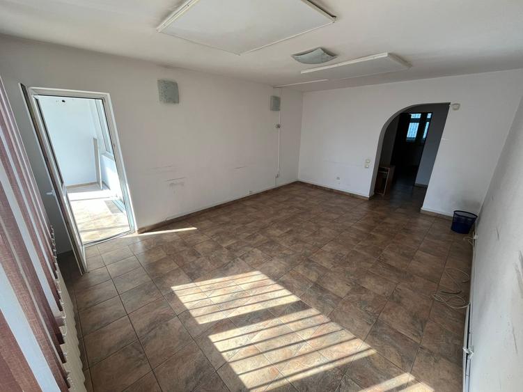Apartament cu 4 camere decomandat în Central