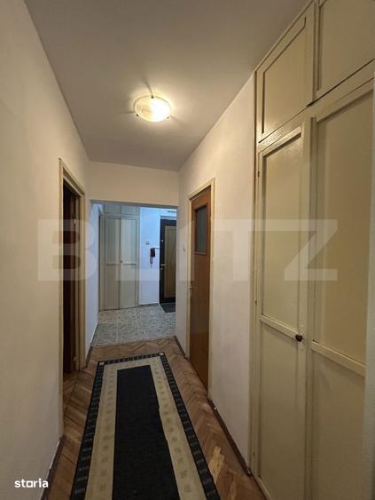 Apartament cu 3 camere semidecomandat în 1 Mai