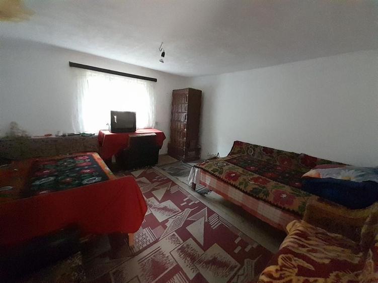 Casă cu 4 camere în Costești