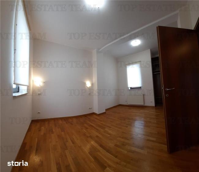 Apartament cu 4 camere în Aviatorilor