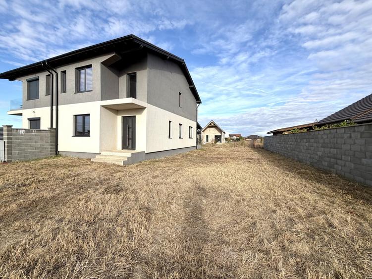 Duplex cu 4 camere cu Teren 389 Mp în Sânandrei