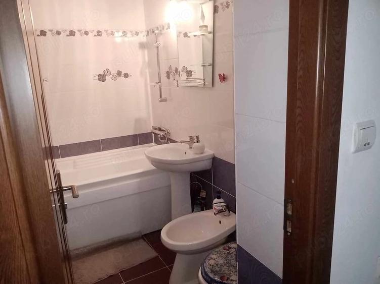 Apartament cu 2 camere decomandat în 1 Mai