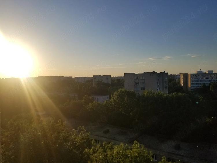 Apartament cu 3 camere decomandat în Berceni