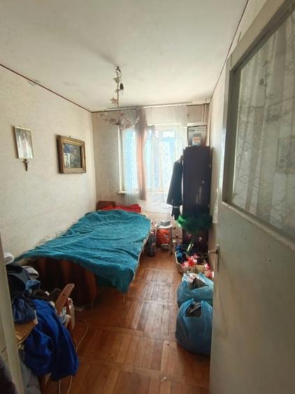 Apartament cu 3 camere semidecomandat, mobilat în Săsar