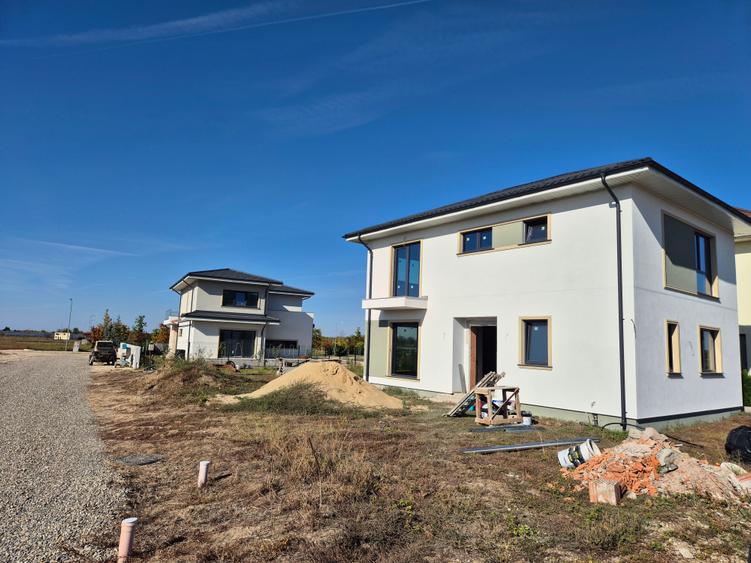 Casă individuală cu 4 camere cu Teren 535 Mp în Gulia