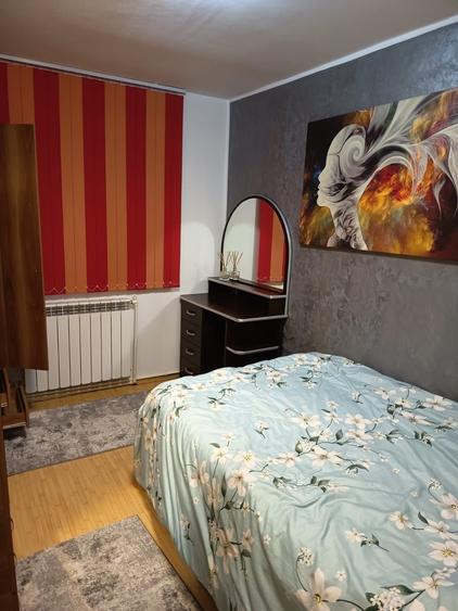 Apartament cu 4 camere decomandat în CET