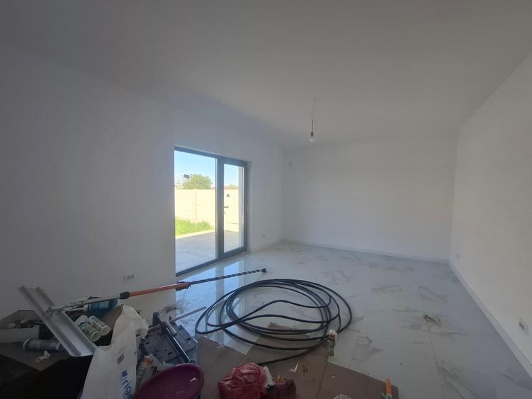 Casă individuală cu 4 camere cu Teren 400 Mp în Olteni