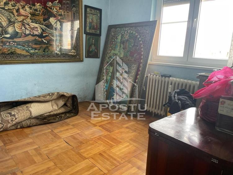 Apartament cu 4 camere decomandat în Podgoria
