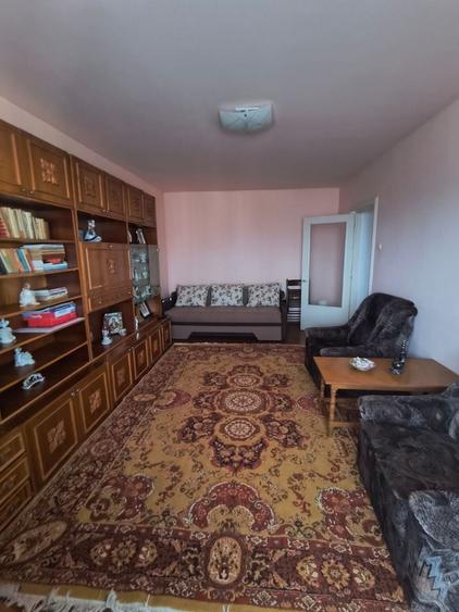 Apartament cu 3 camere decomandat, mobilat în Gara