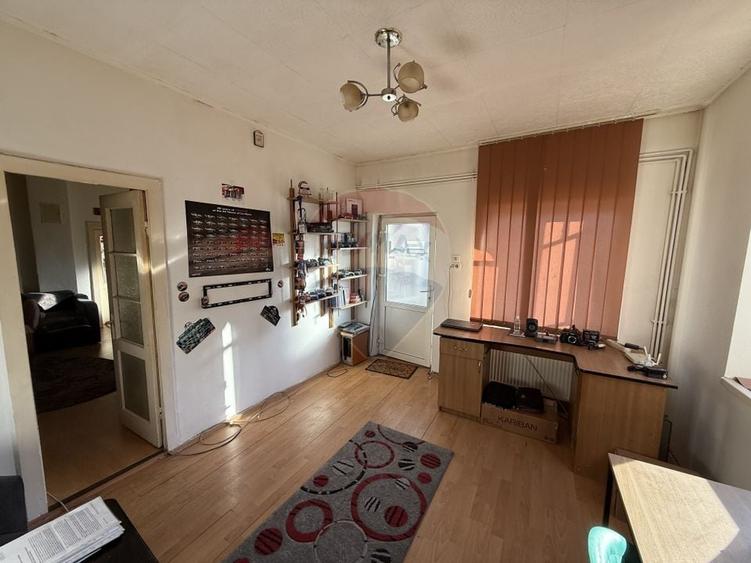 Casă individuală cu 5 camere cu Teren 232 Mp în Central