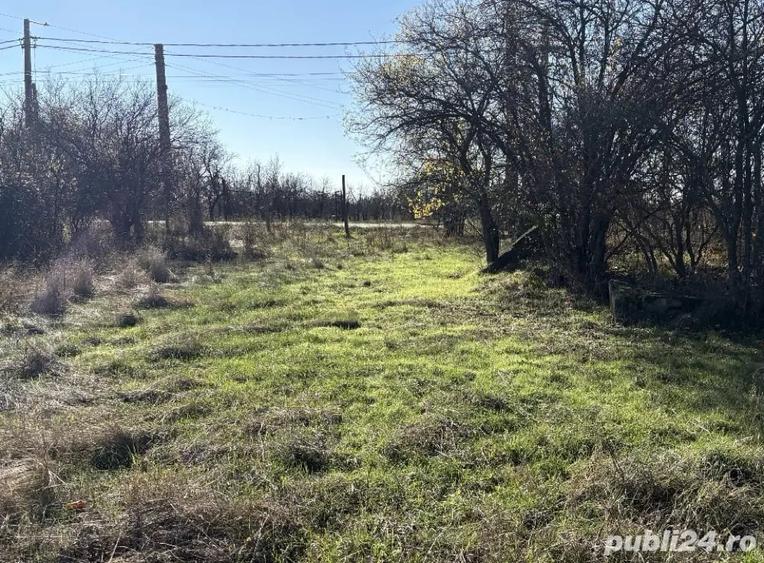 Teren de 2200 mp, în Poiana Lacului