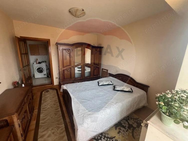 Apartament cu 4 camere decomandat în Gară