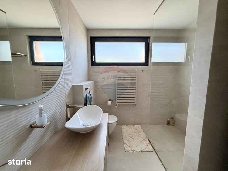 Casă cu 4 camere cu Teren 422 Mp în Central