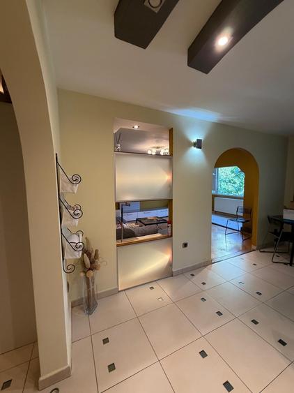 Apartament cu 3 camere decomandat, mobilat în Girocului