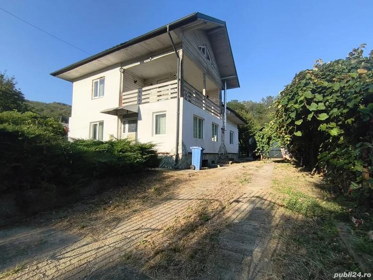 Casă cu 5 camere cu Teren 1560 Mp în Crasna