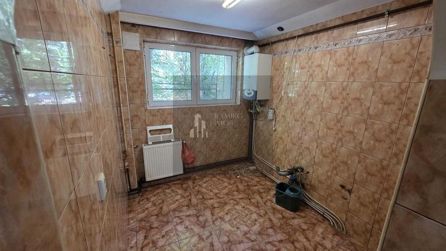 Apartament cu 2 camere decomandat în Titan