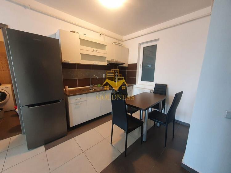 Apartament cu 3 camere semidecomandat, mobilat în Iris