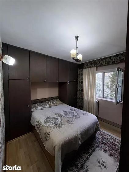 Apartament cu 3 camere decomandat, mobilat în Galata