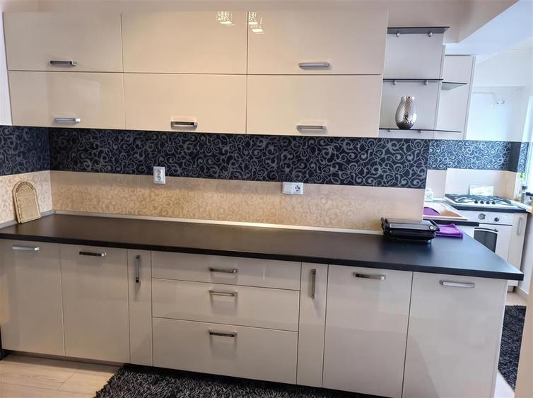Apartament cu 3 camere decomandat în Burdujeni