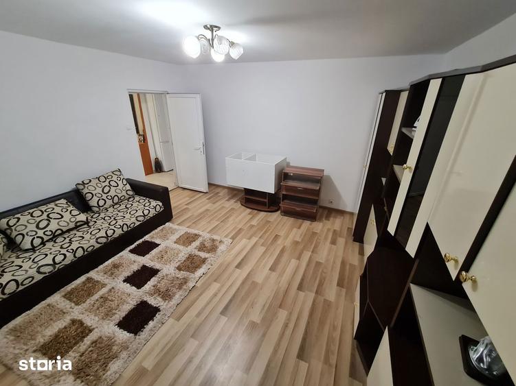 Apartament cu 3 camere decomandat în 6 Vânători