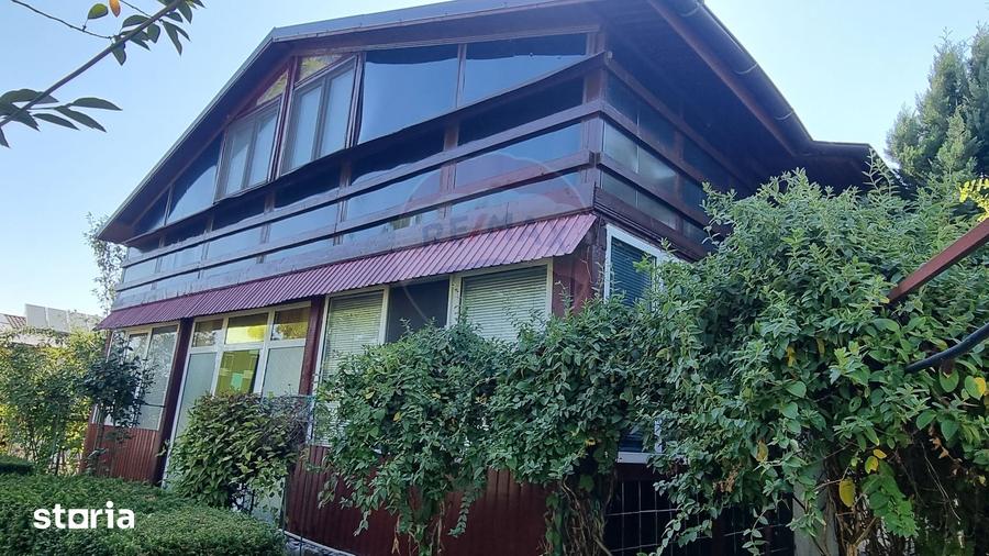 Casă cu 5 camere cu Teren 1000 Mp în Central