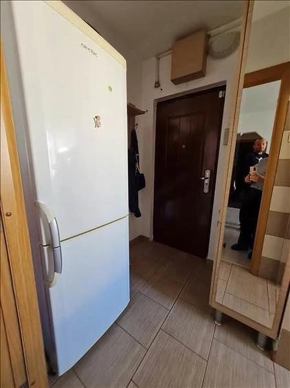 Apartament cu 2 camere semidecomandat în Florilor