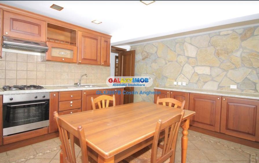 Casă cu 5 camere cu Teren 300 Mp în Dorobanți