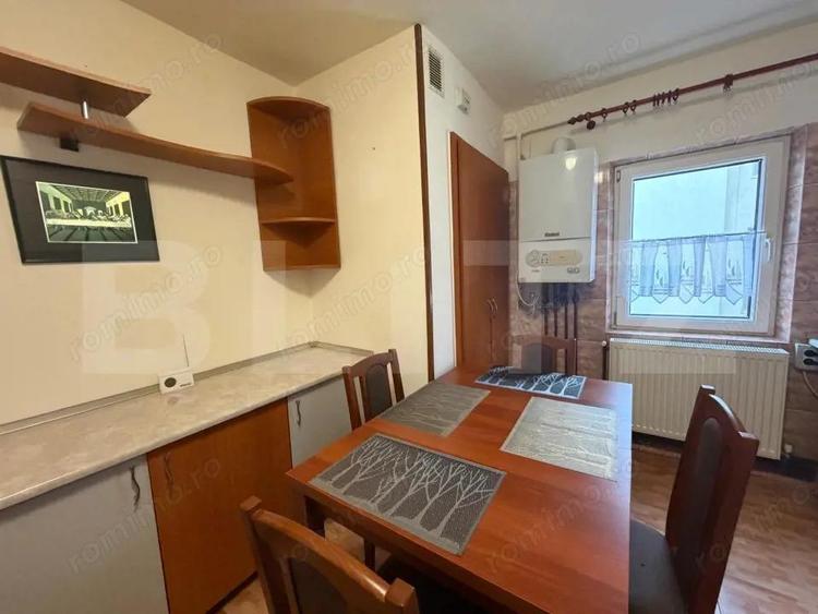 Apartament cu 3 camere decomandat în Girocului
