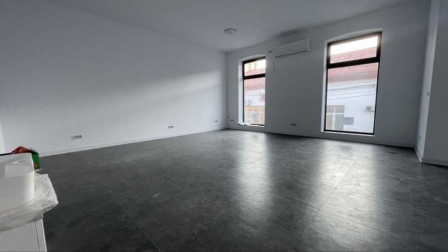 Spațiu comercial, de 50 mp, în Central