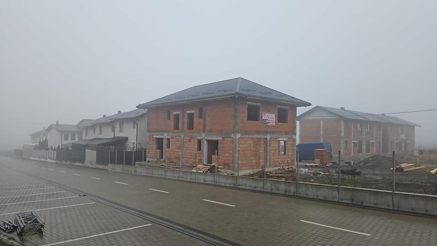 Duplex cu 4 camere cu Canalizare în Ipotești