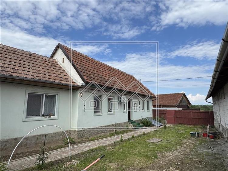Casă individuală cu 2 camere cu Canalizare în Arpașu de Sus