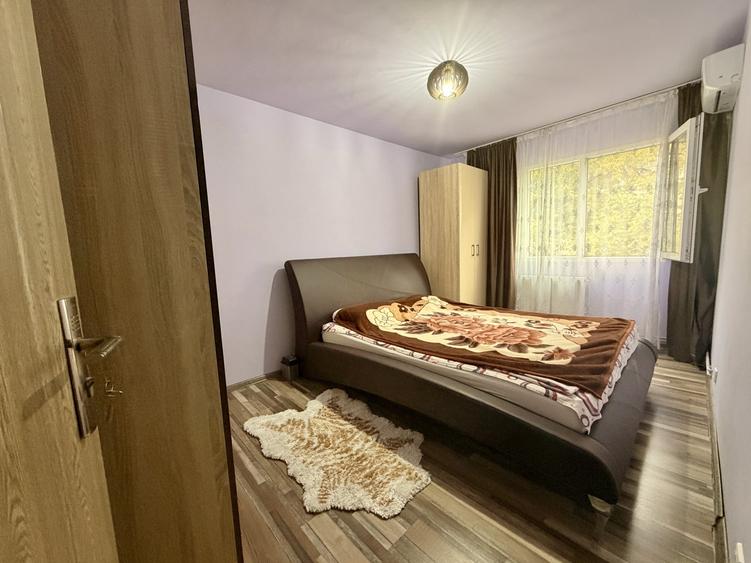 Apartament cu 3 camere semidecomandat, mobilat în Circumvalațiunii
