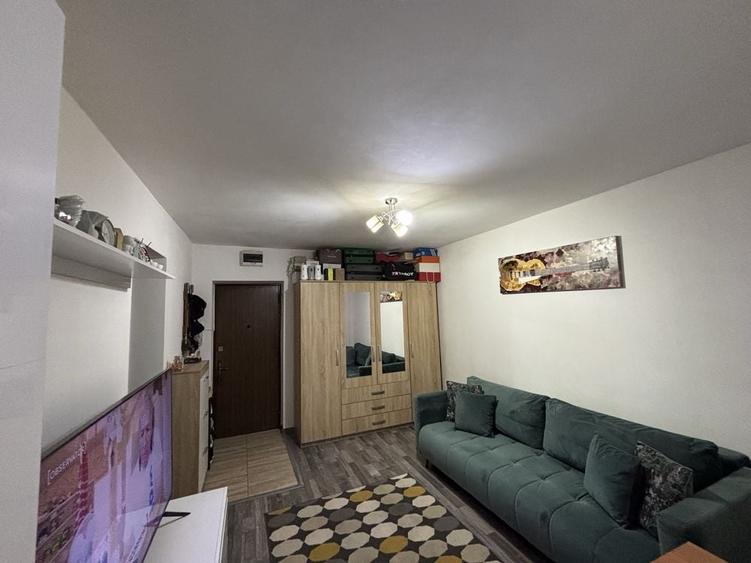 Apartament cu 2 camere semidecomandat în Gorjului