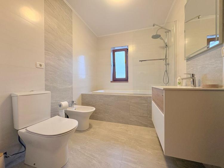 Duplex cu 4 camere cu Canalizare în Dumbrăvița