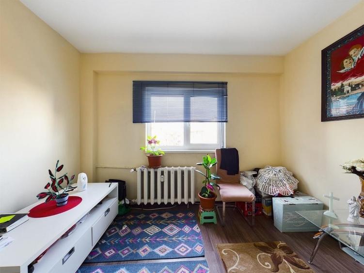 Apartament cu 4 camere decomandat în Panduri