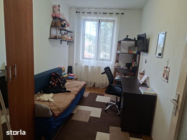 Apartament cu 3 camere decomandat în Democrației