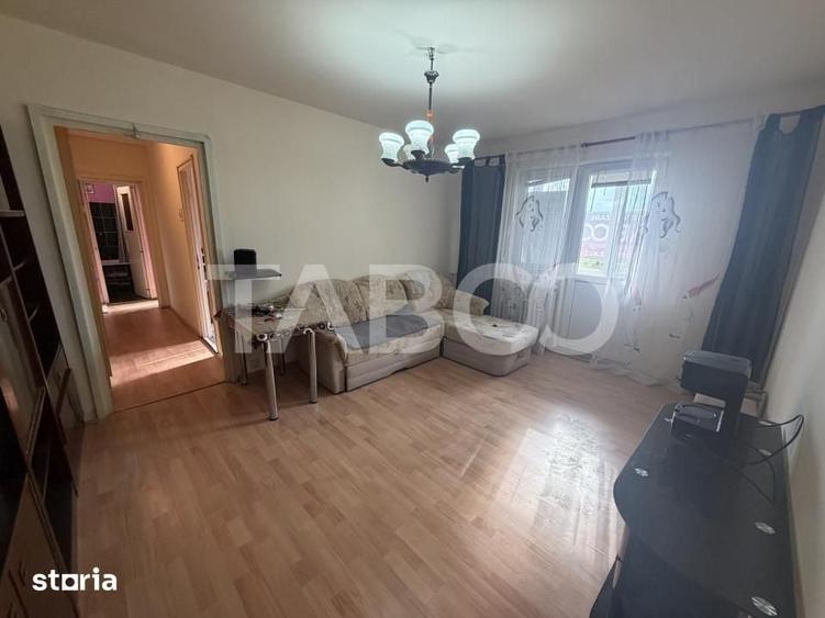 Apartament cu 3 camere semidecomandat în Central