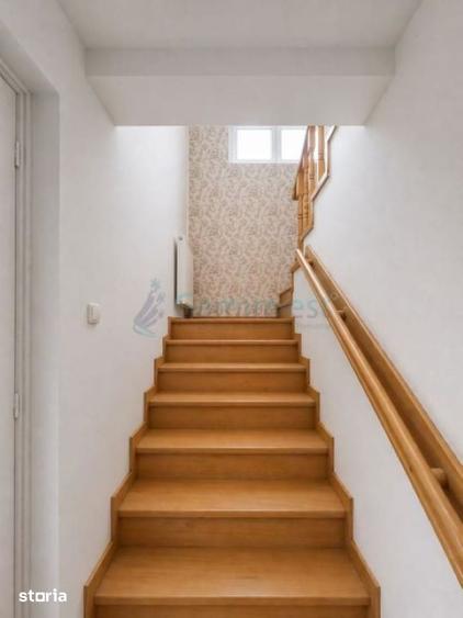 Casă cu 5 camere cu Teren 2778 Mp în Hidiș