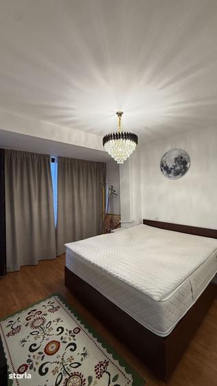 Apartament cu 3 camere semidecomandat în Centrul Civic