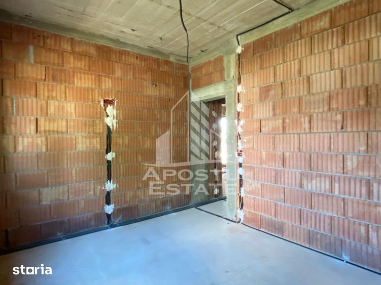Casă cu 5 camere cu Teren 1330 Mp în Urseni