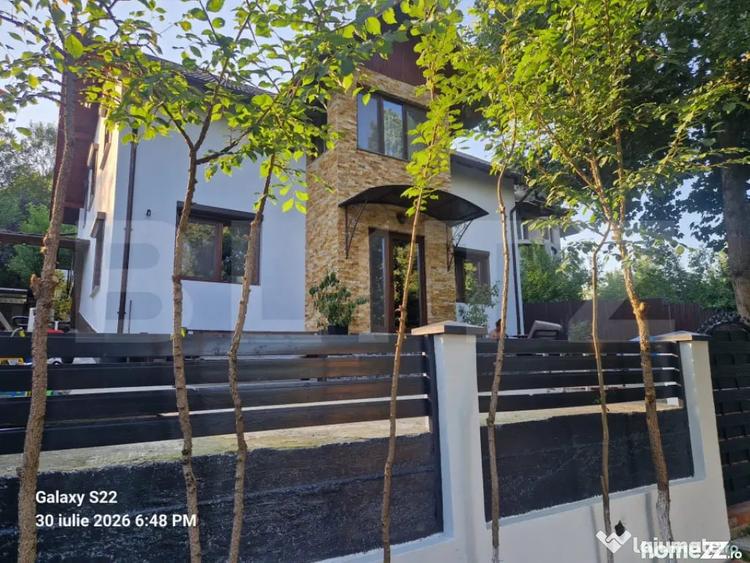Casă cu 8 camere cu Teren 774 Mp în Central