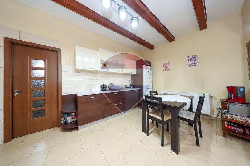 Casă individuală cu 4 camere cu Teren 2389 Mp în Sânpetru