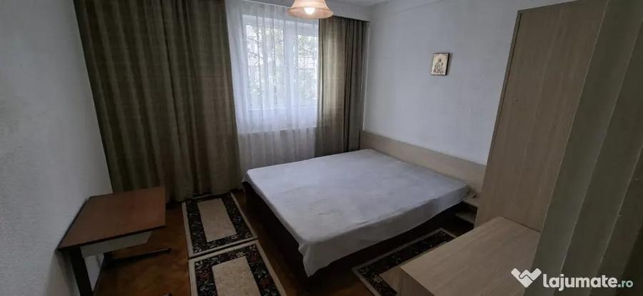 Apartament cu 3 camere semidecomandat în Alexandru cel Bun