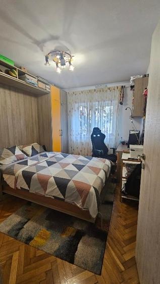 Apartament cu 4 camere decomandat, mobilat în Dacia