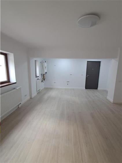 Apartament cu 2 camere semidecomandat în Dămăroaia